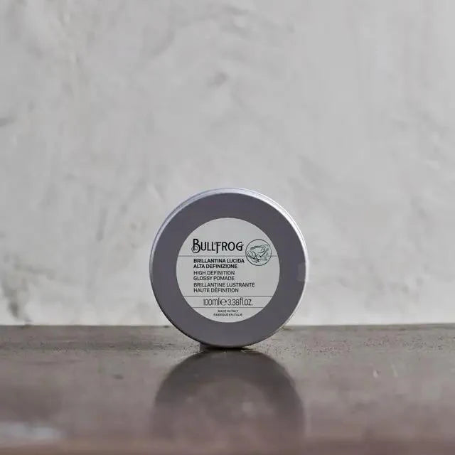 Yüksek Parlaklık Sağlayan Şekillendirici Pomad